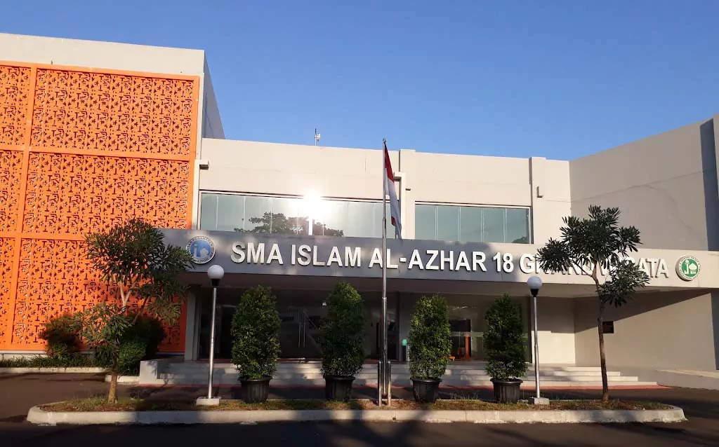 sekolah SMA islam al-azhar di kawasan pemukiman moderen grandwisata