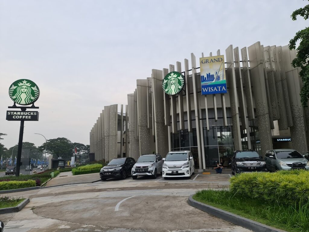 kedai kopi starbucks di kawasan pemukiman moderen grandwisata