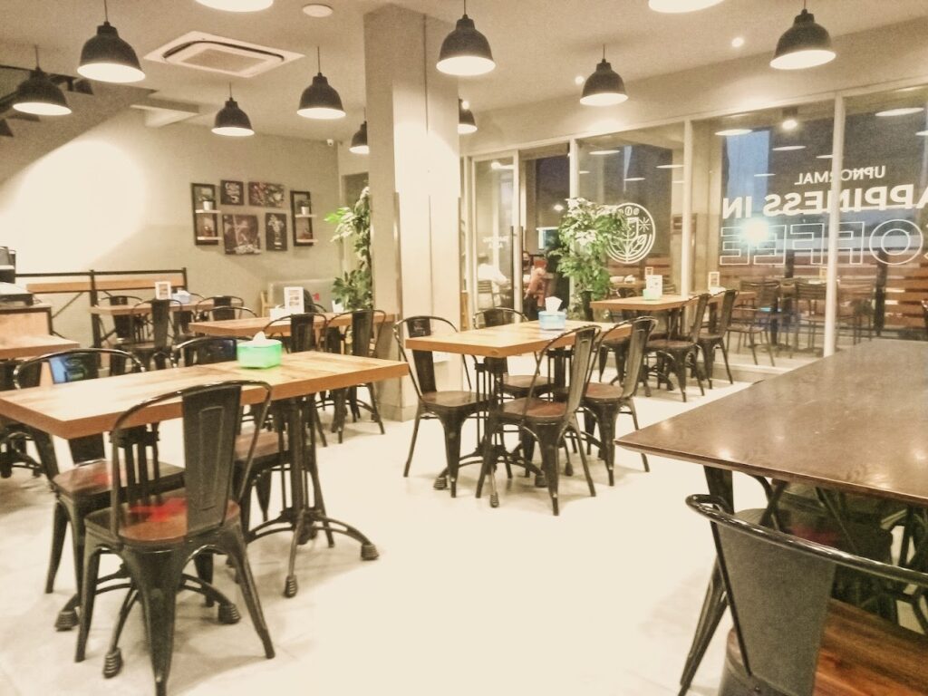 kedai kopi upnormal di kawasan pemukiman moderen grandwisata